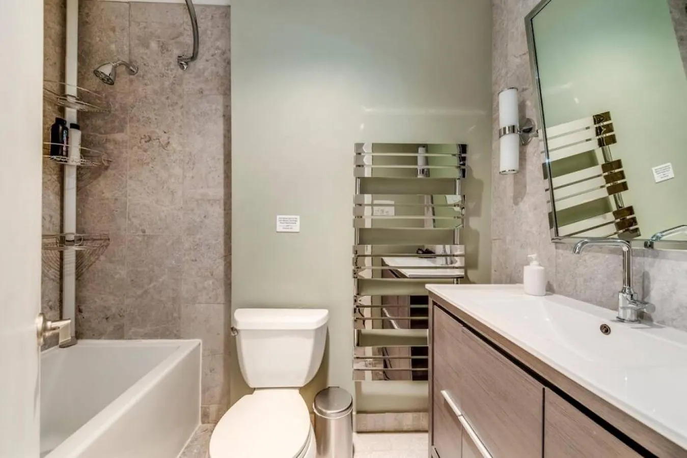 Apartment Trendy 3Br Suite In Popular Leslieville - Sleeps 6 Toronto
